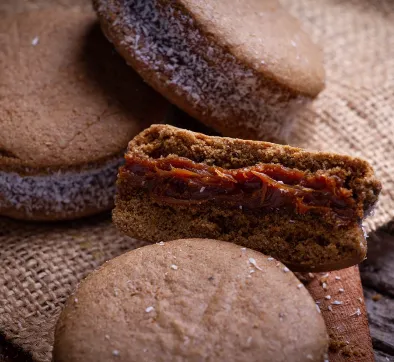 Alfajores integrales artesanales de algarroba y dulce de leche 3 u - Panamby