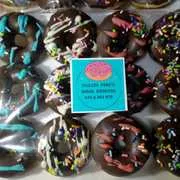 [ALM60212] Mini donas cubiertas de chocolate 12 unid - Dulces Pekes